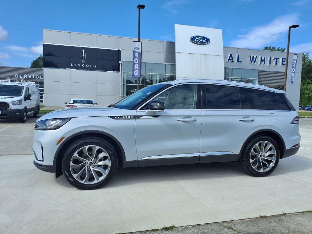 New 2025 Lincoln Aviator 2WD w/ Equipment Group 101A image 2