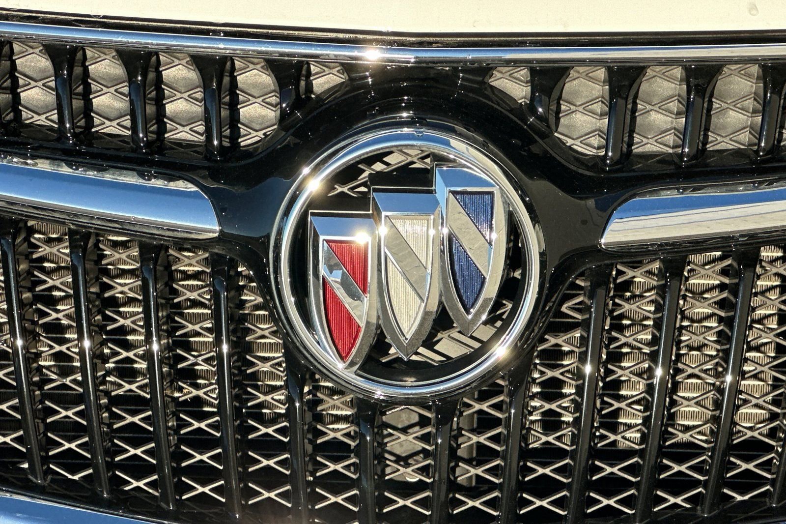 Certified 2022 Buick Encore Preferred w/ Safety Package image 38