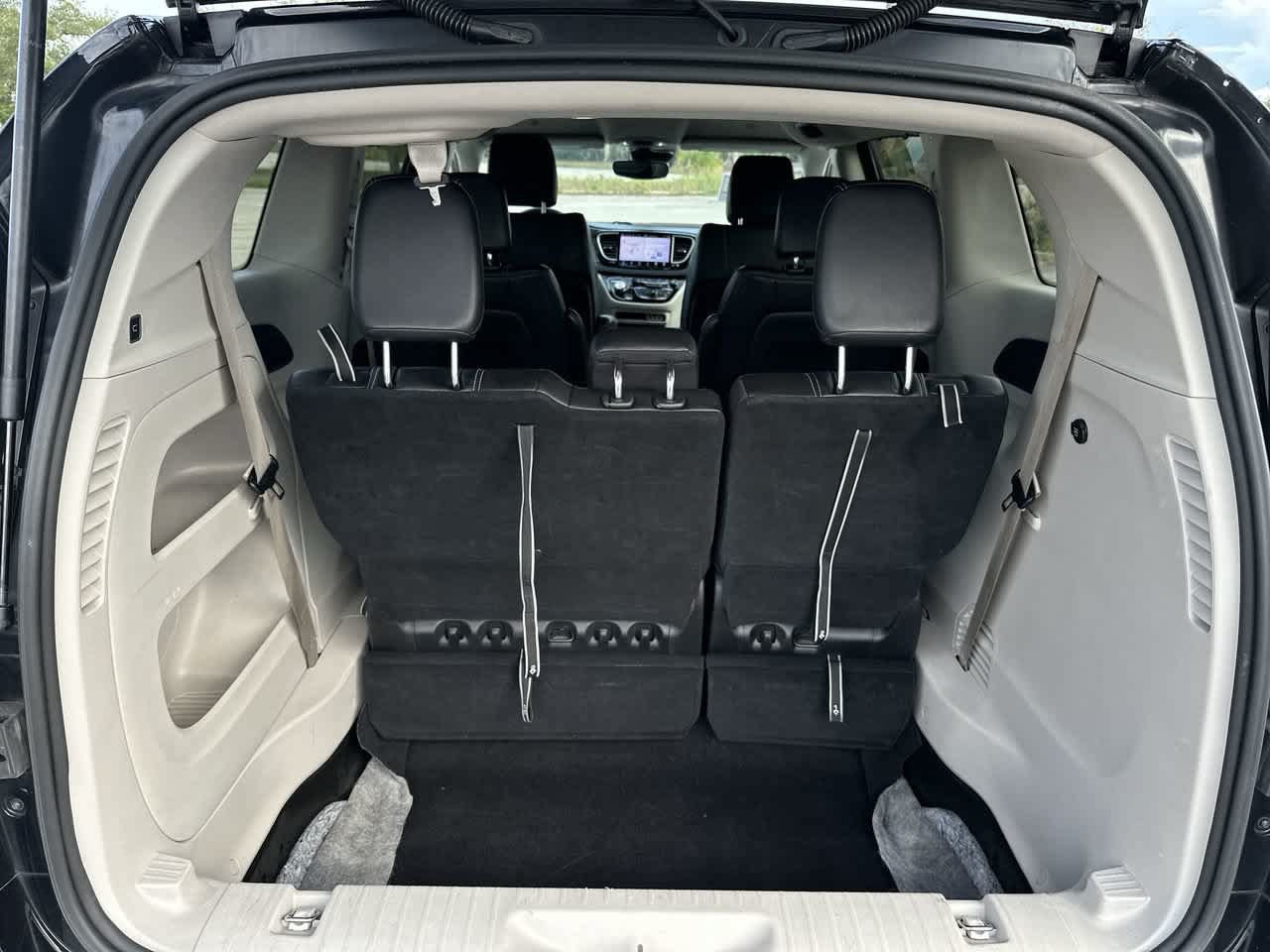 Certified 2024 Chrysler Pacifica Touring-L FWD image 29