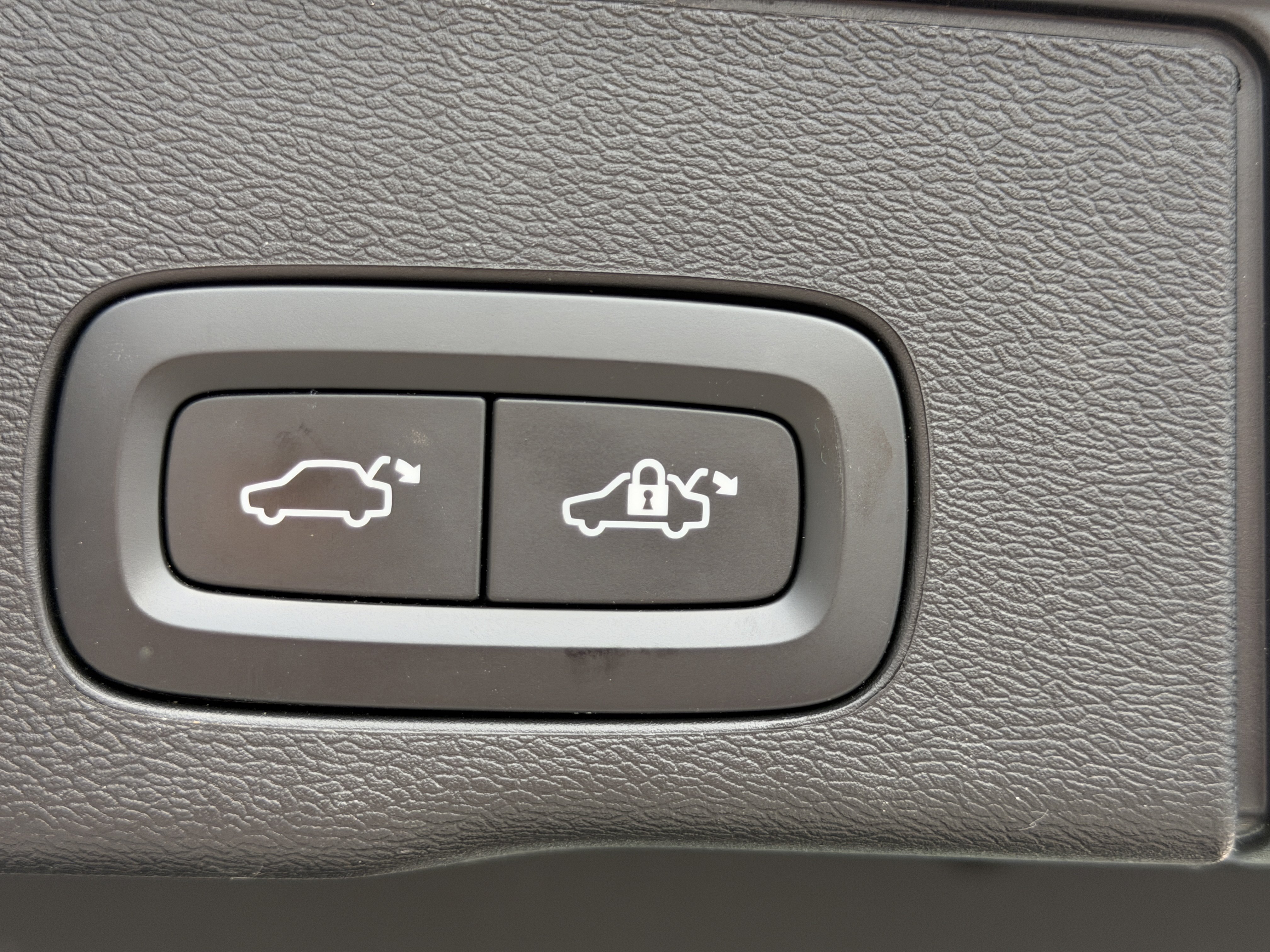 Certified 2023 Volvo XC60 B5 Ultimate w/ Climate Package FWD image 11