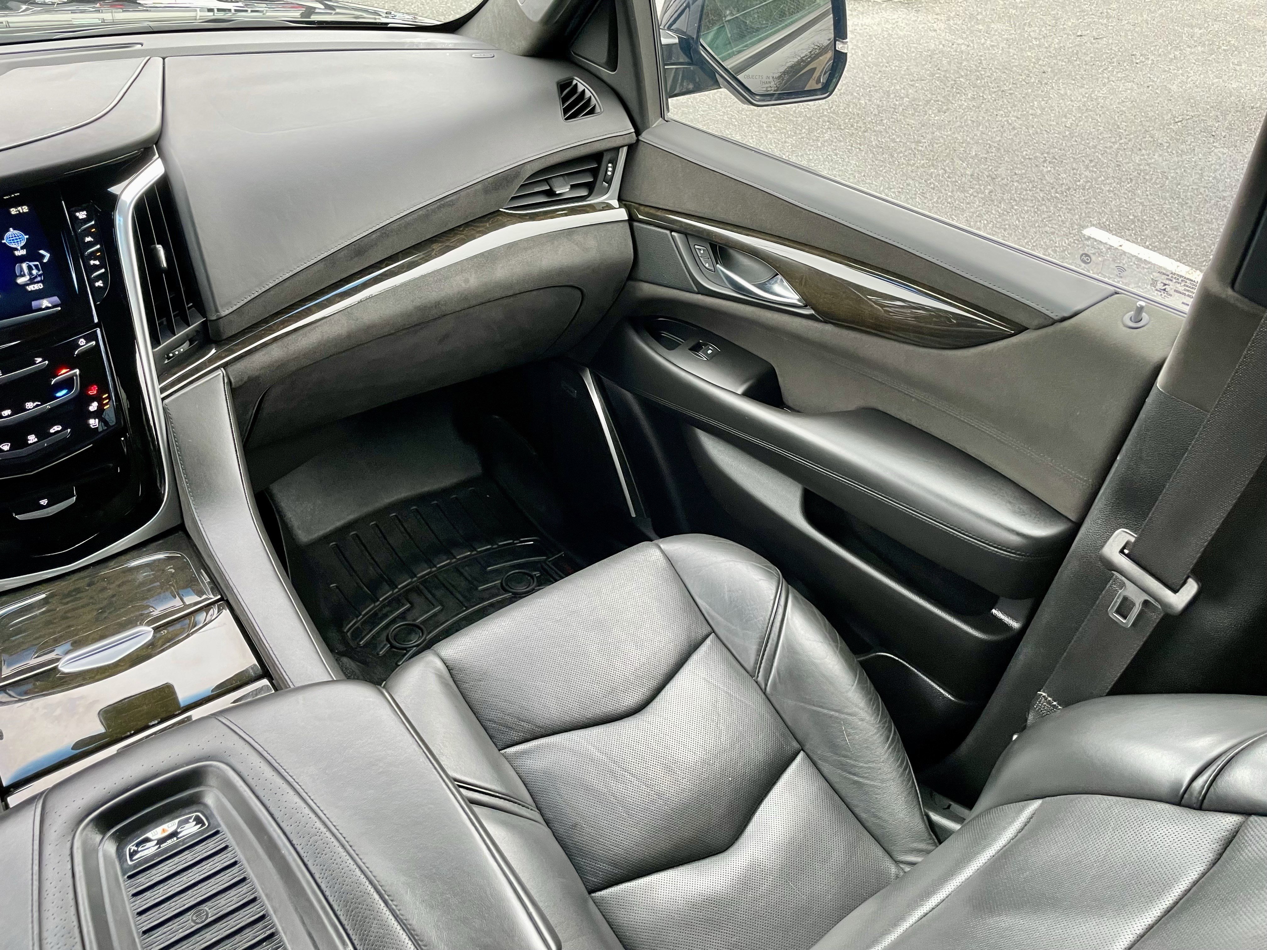 Used 2019 Cadillac Escalade ESV Platinum w/ Escalade Sport Edition image 18