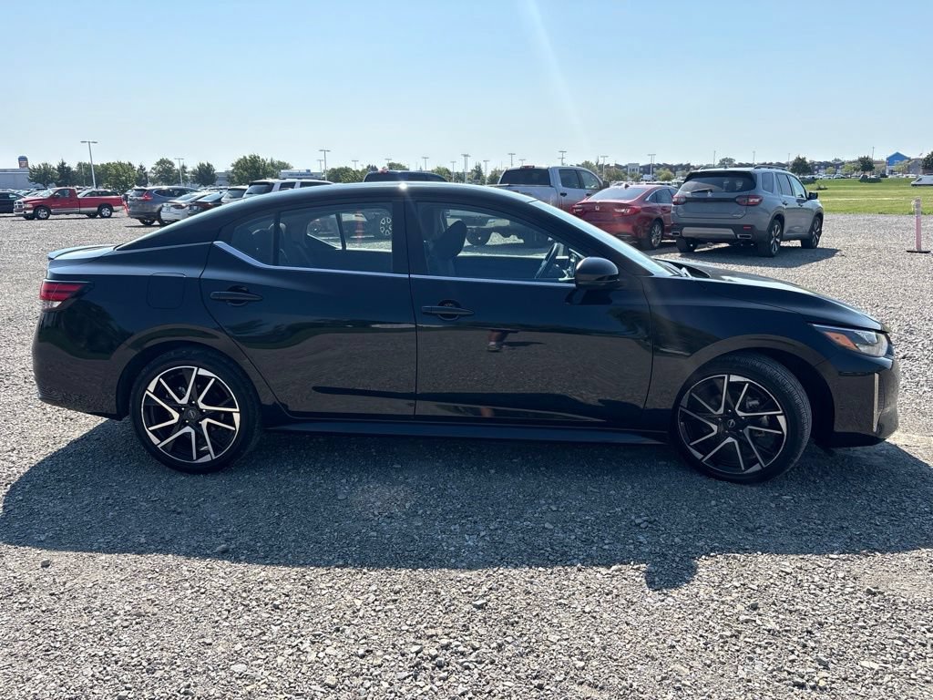 Used 2025 Nissan Sentra SR FWD image 9