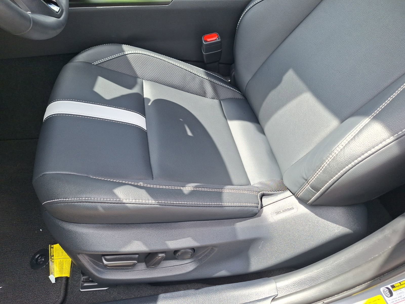 Used 2025 Toyota Camry SE w/ Convenience Package FWD image 16