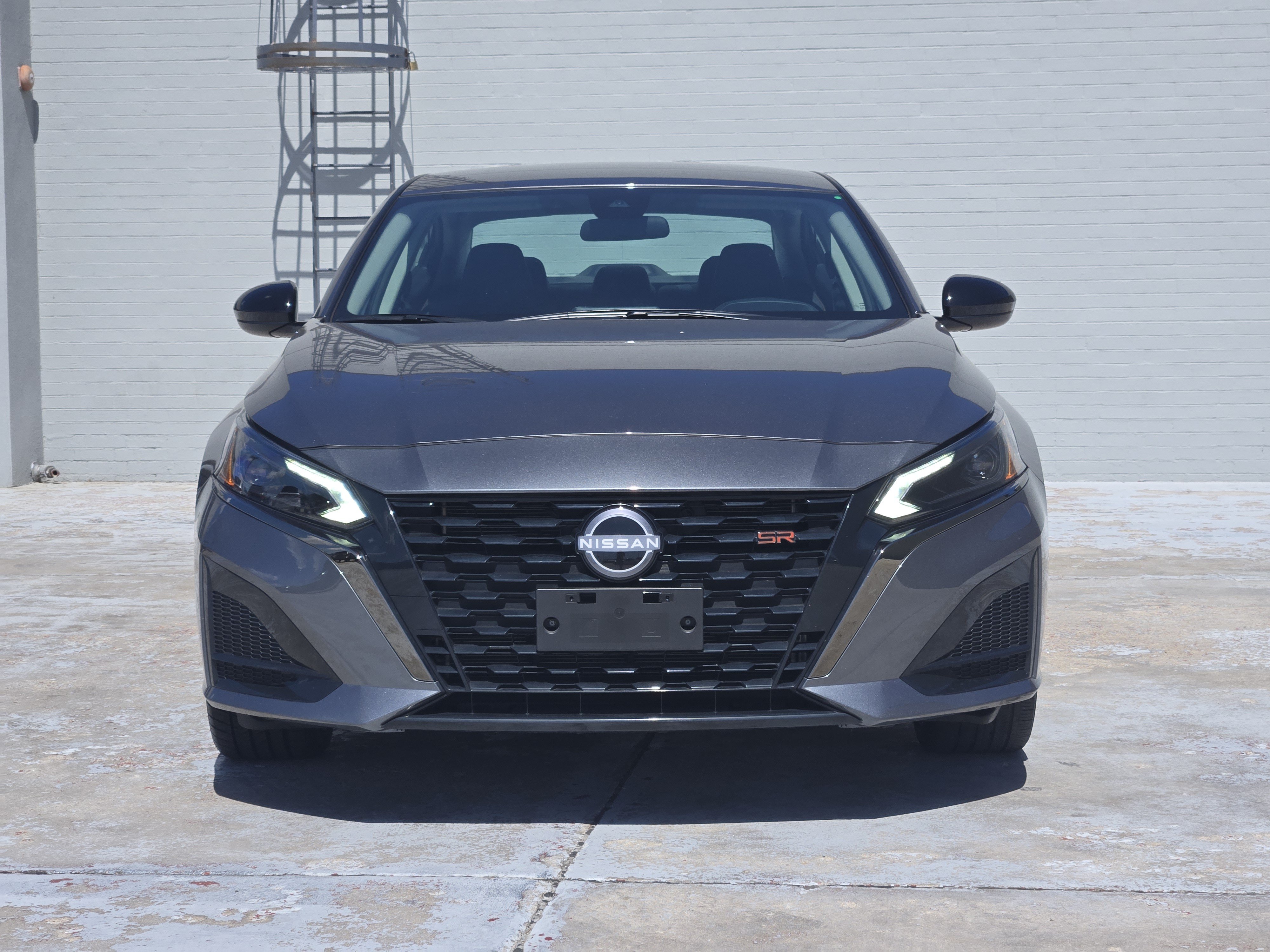 Used 2025 Nissan Altima 2.5 SR AWD/4WD image 3