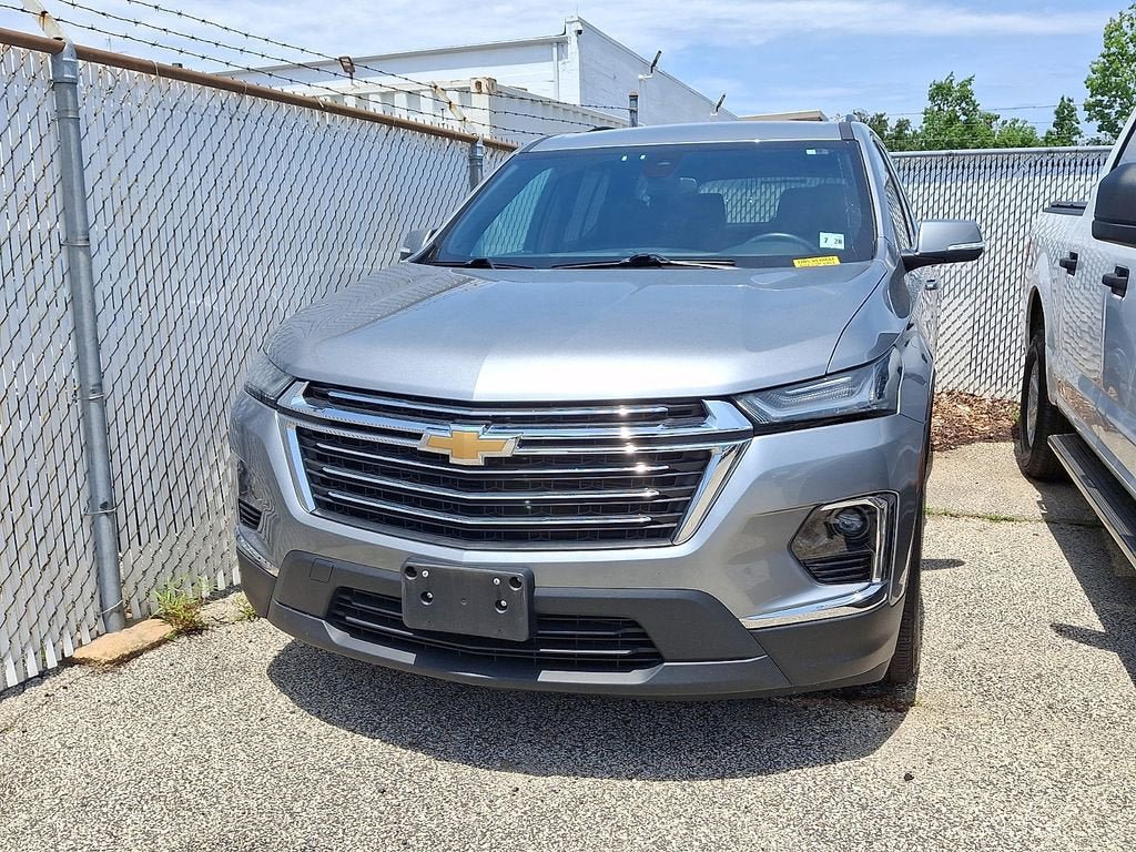 Used 2023 Chevrolet Traverse LT FWD image 3
