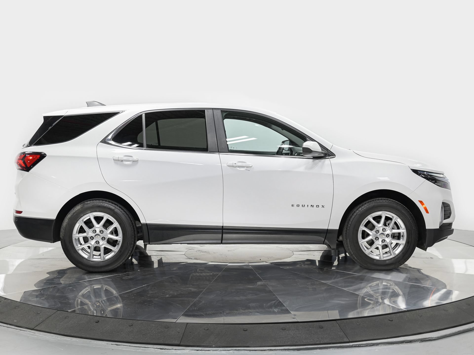 Used 2024 Chevrolet Equinox LT AWD/4WD image 6