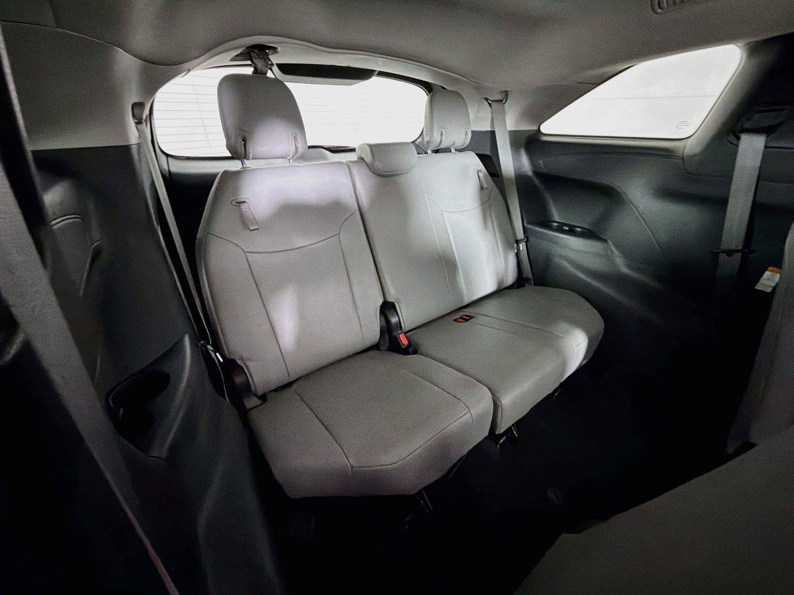 Used 2025 Toyota Sienna XLE FWD image 41
