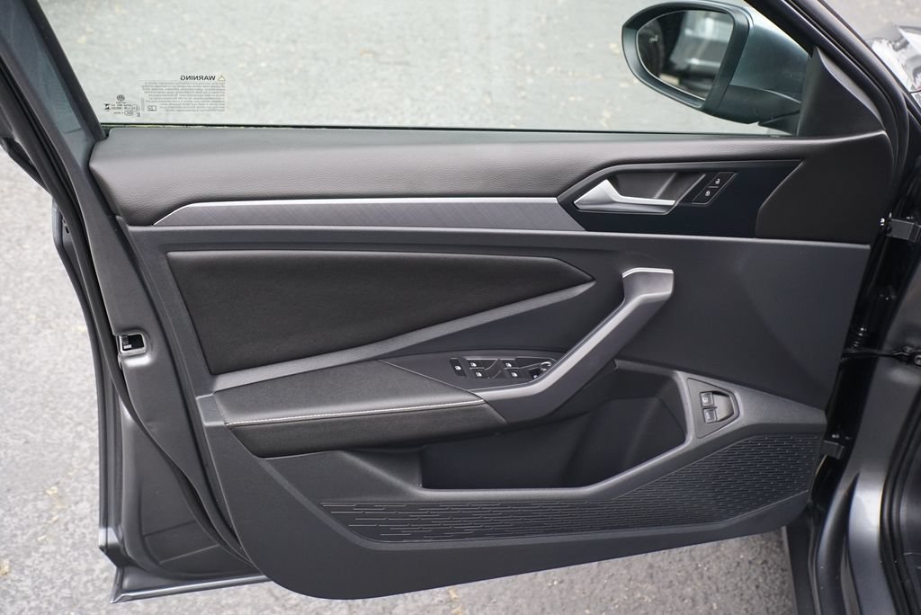 Used 2024 Volkswagen Jetta SE w/ Panoramic Sunroof Package FWD image 23