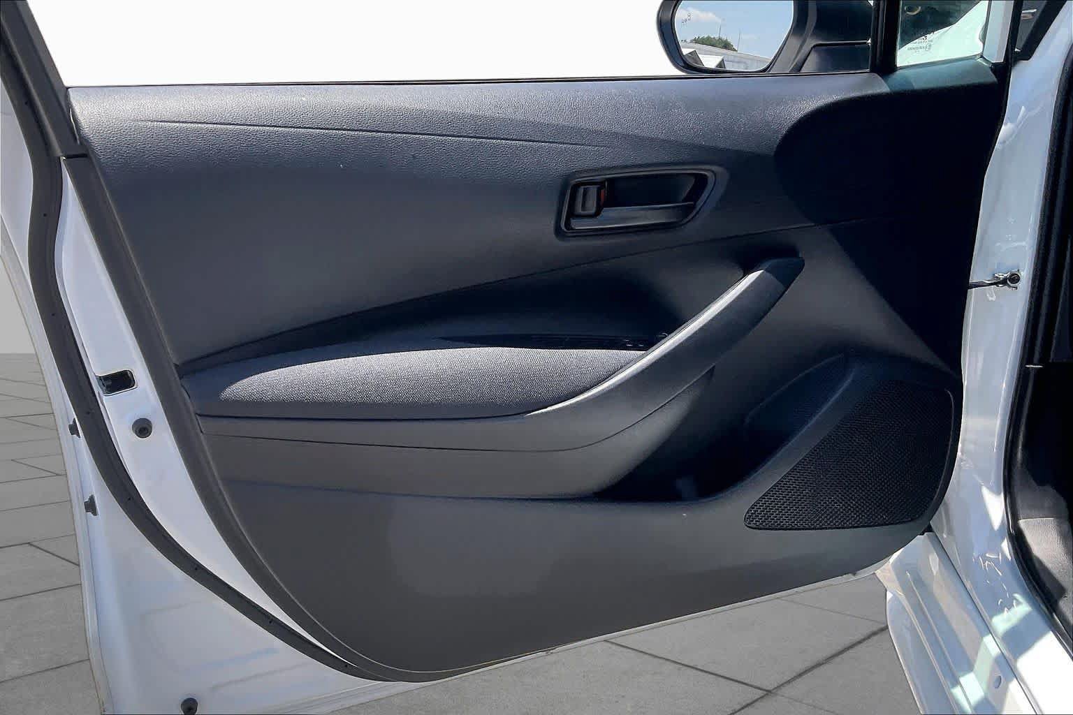 Used 2025 Toyota Corolla LE w/ LE Premium Package FWD image 20