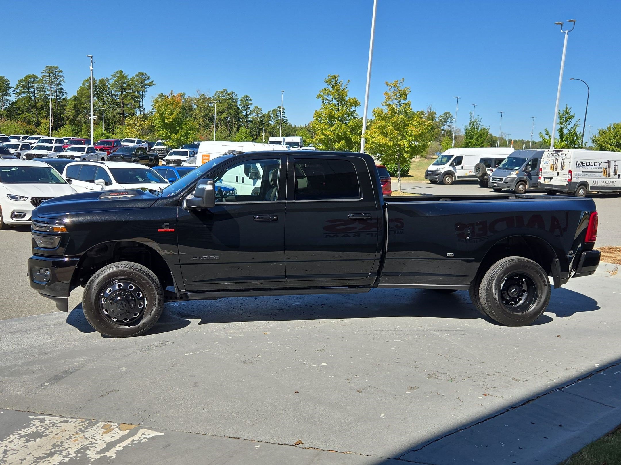 Used 2025 RAM 3500 Laramie AWD/4WD image 4