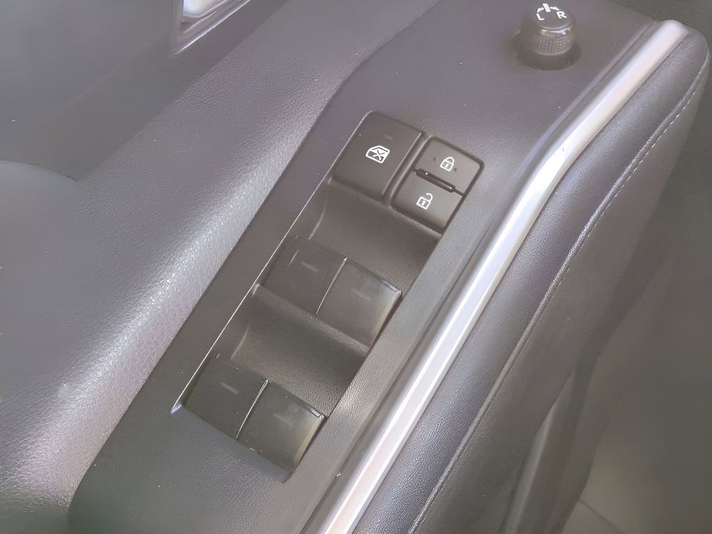 Certified 2024 Toyota Highlander XLE image 25