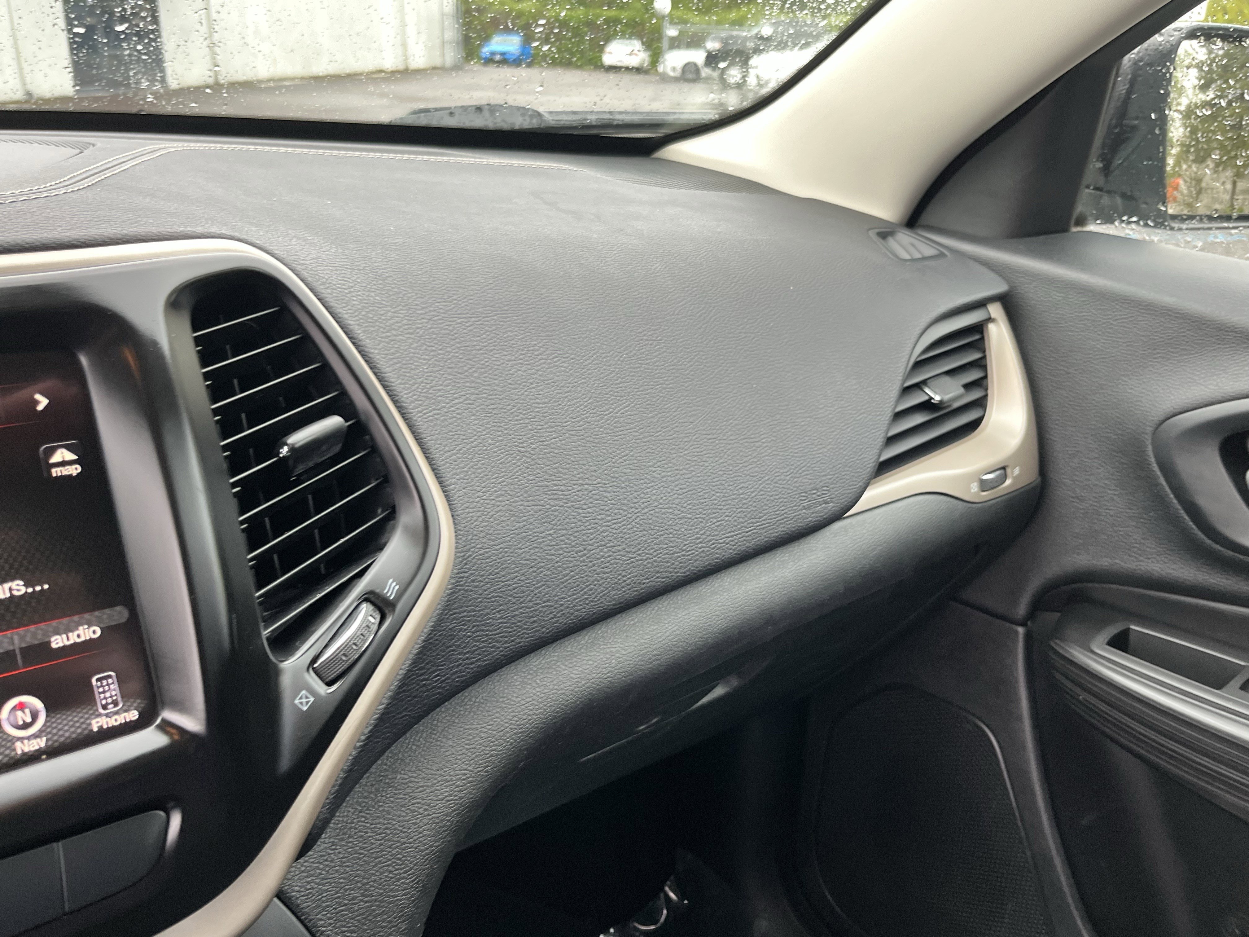 Used 2015 Jeep Cherokee Latitude w/ Comfort/Convenience Group image 23