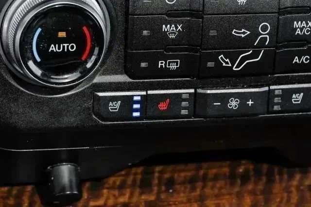 Used 2017 Ford F250 Platinum w/ Platinum Ultimate Package AWD/4WD image 33