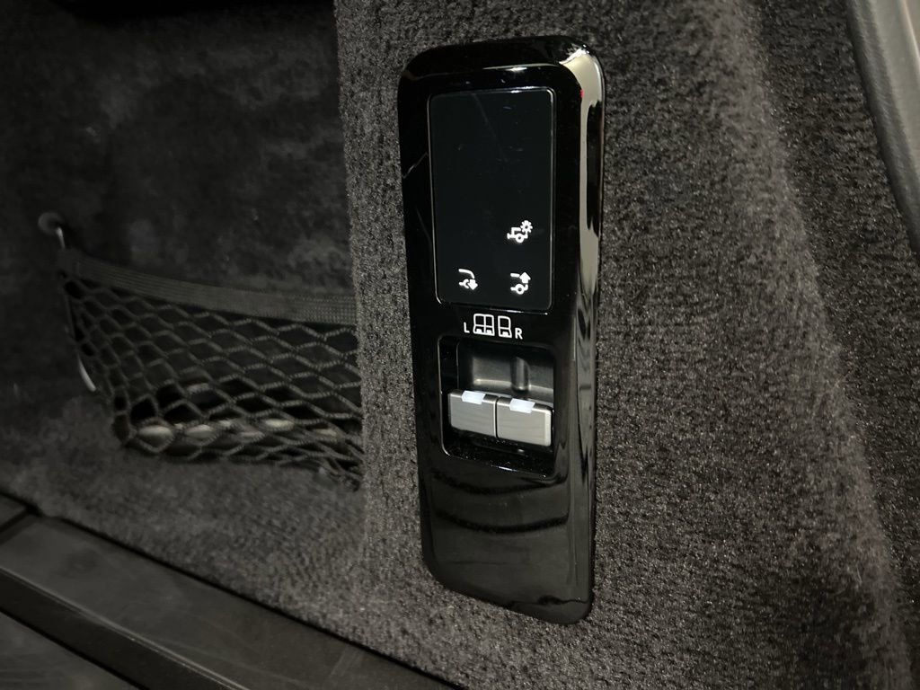 Used 2024 Land Rover Range Rover Sport SE image 30