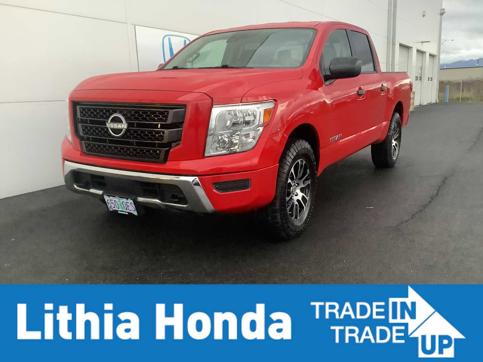 Used 2023 Nissan Titan SV image 1