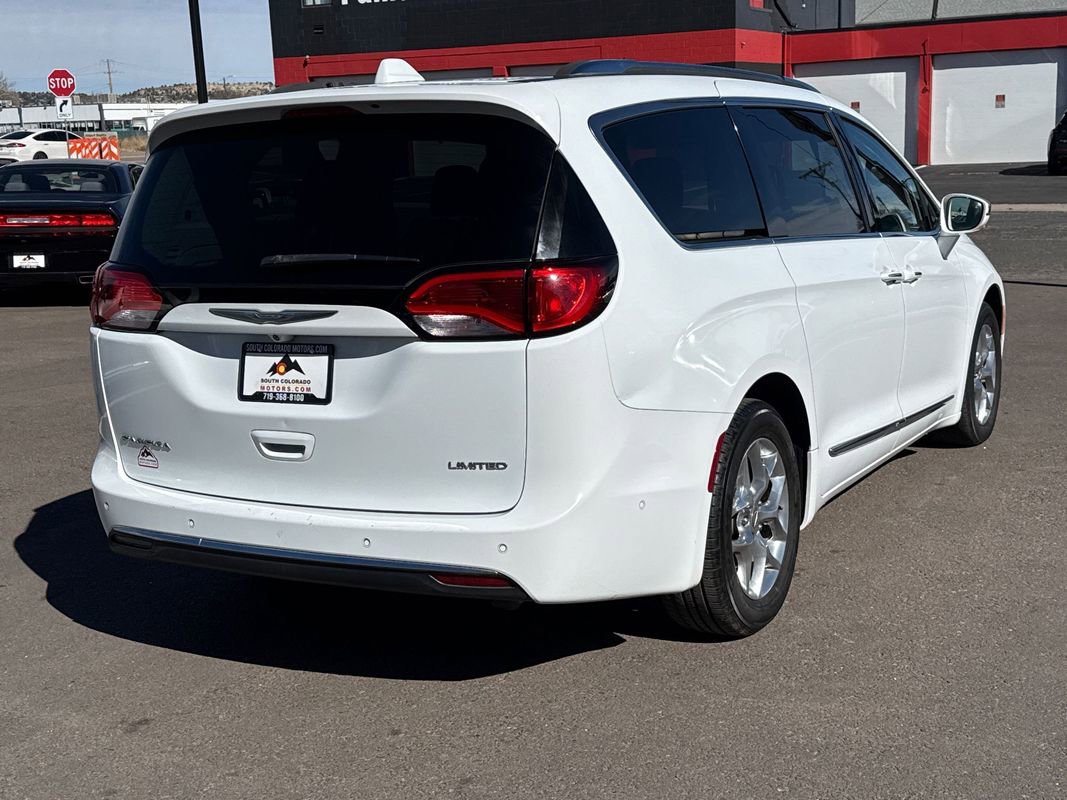 Used 2017 Chrysler Pacifica Limited image 7