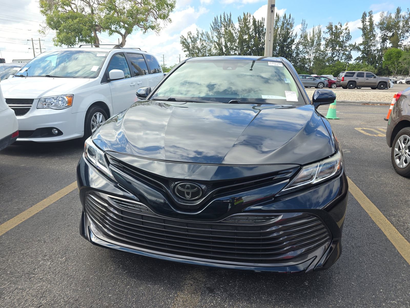 Used 2019 Toyota Camry LE FWD image 2