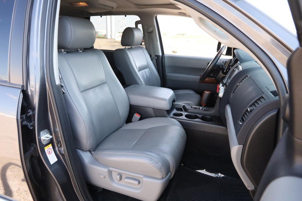 Used 2018 Toyota Sequoia Platinum w/ Carpet Cargo Mat Package AWD/4WD image 33