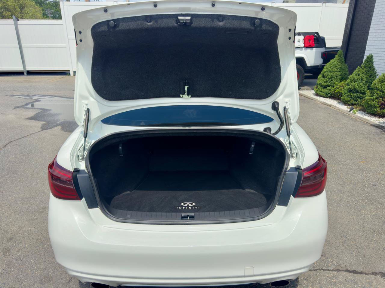 Used 2018 INFINITI Q50 Luxe w/ Essential Package (3.0T Luxe) RWD image 5