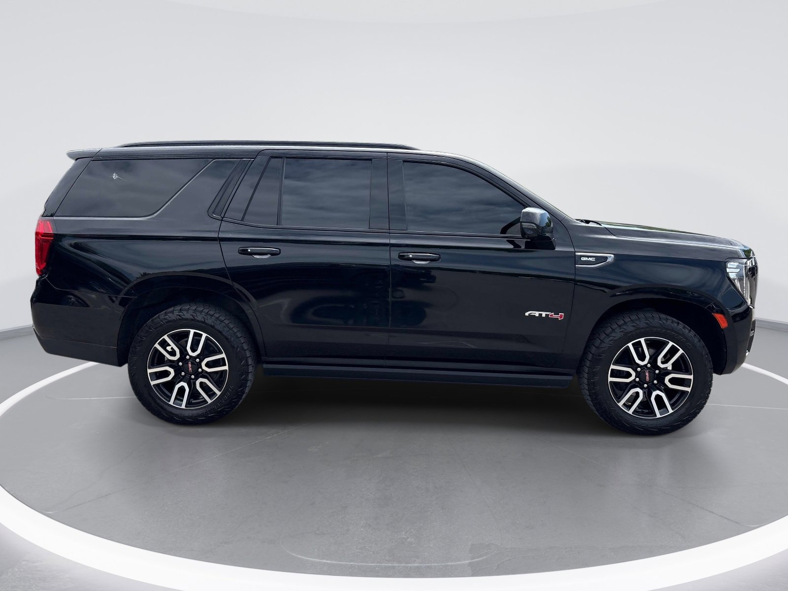 Used 2021 GMC Yukon AT4 w/ AT4 Premium Package AWD/4WD image 9