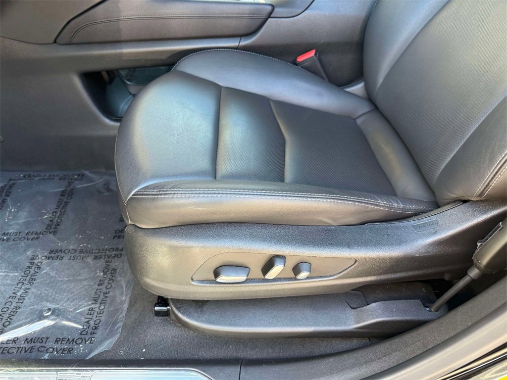 Used 2025 Cadillac XT5 Premium Luxury image 3