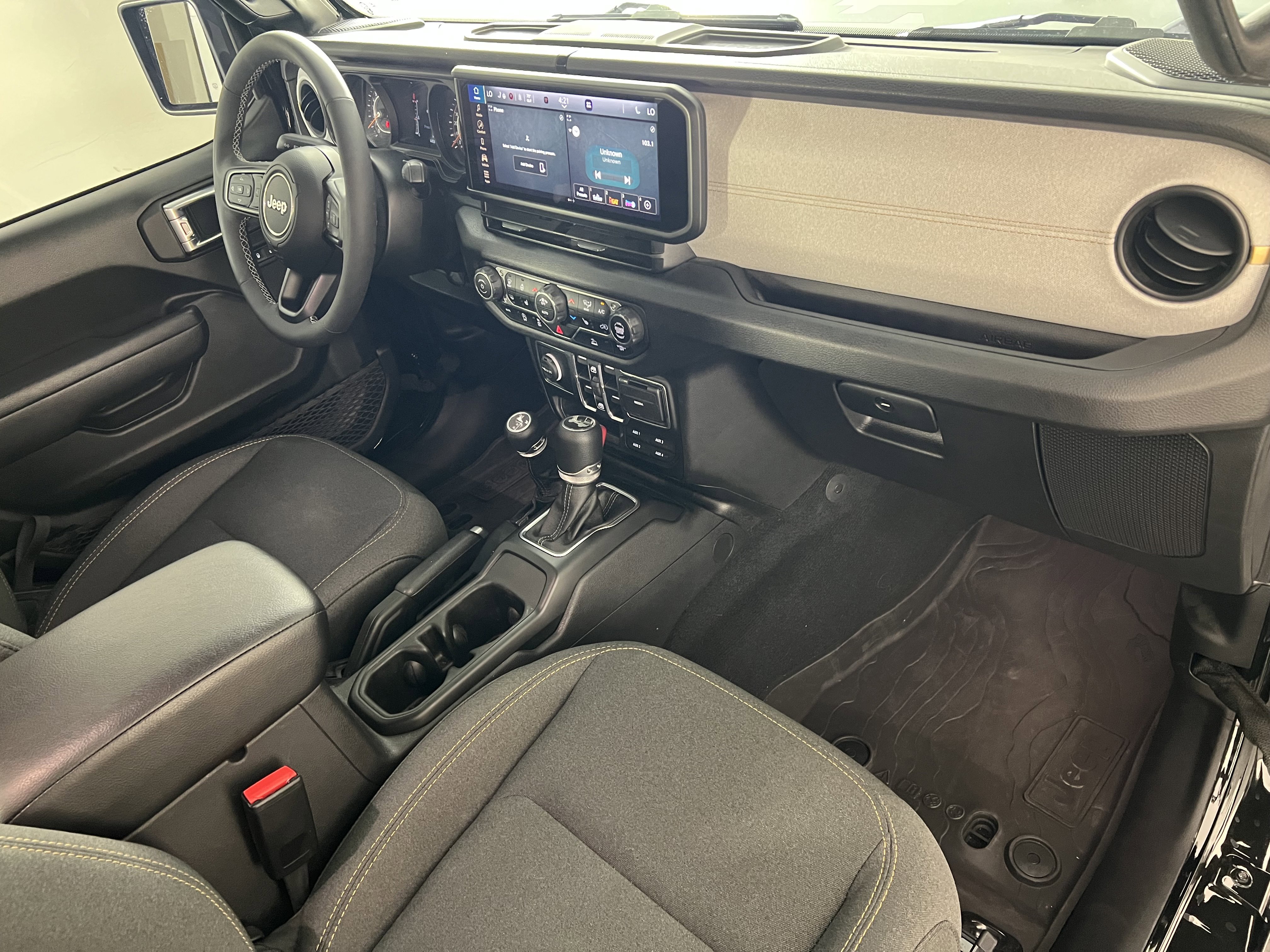 Used 2025 Jeep Wrangler Unlimited Sport AWD/4WD image 25