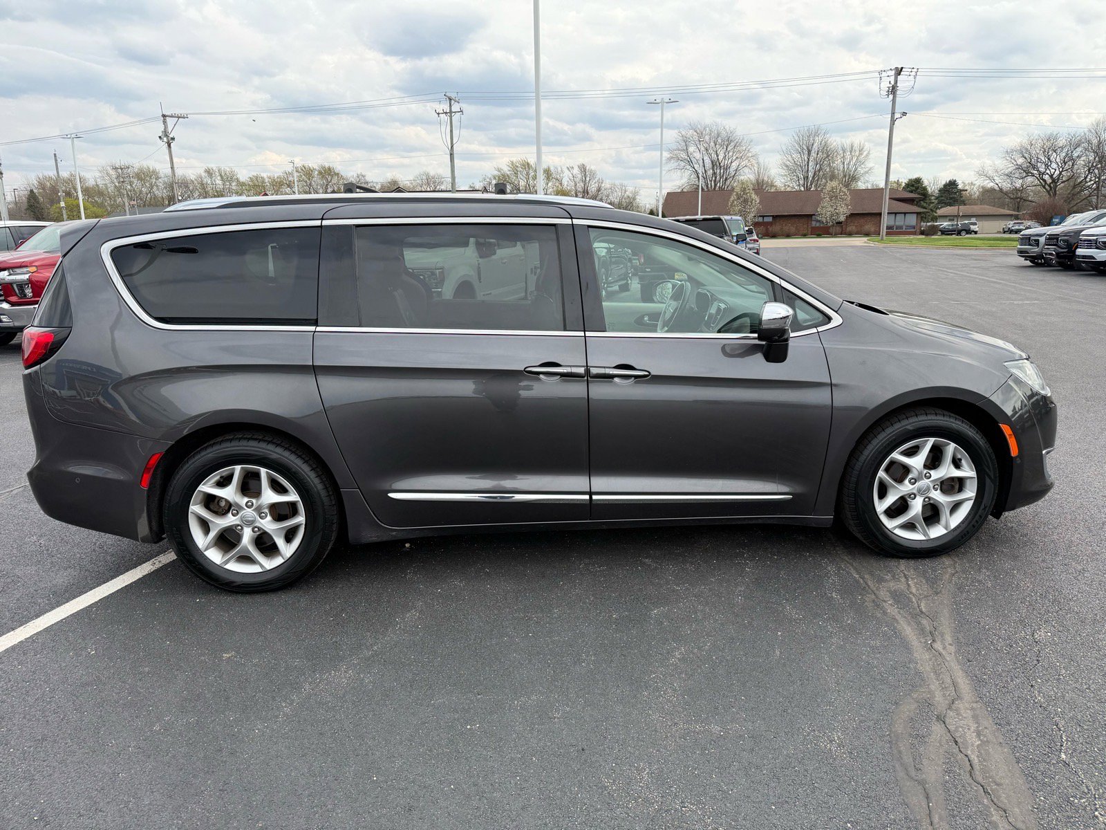 Used 2020 Chrysler Pacifica Limited w/ Advanced Safetytec Group FWD image 6