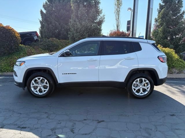 Used 2024 Jeep Compass Latitude AWD/4WD image 3