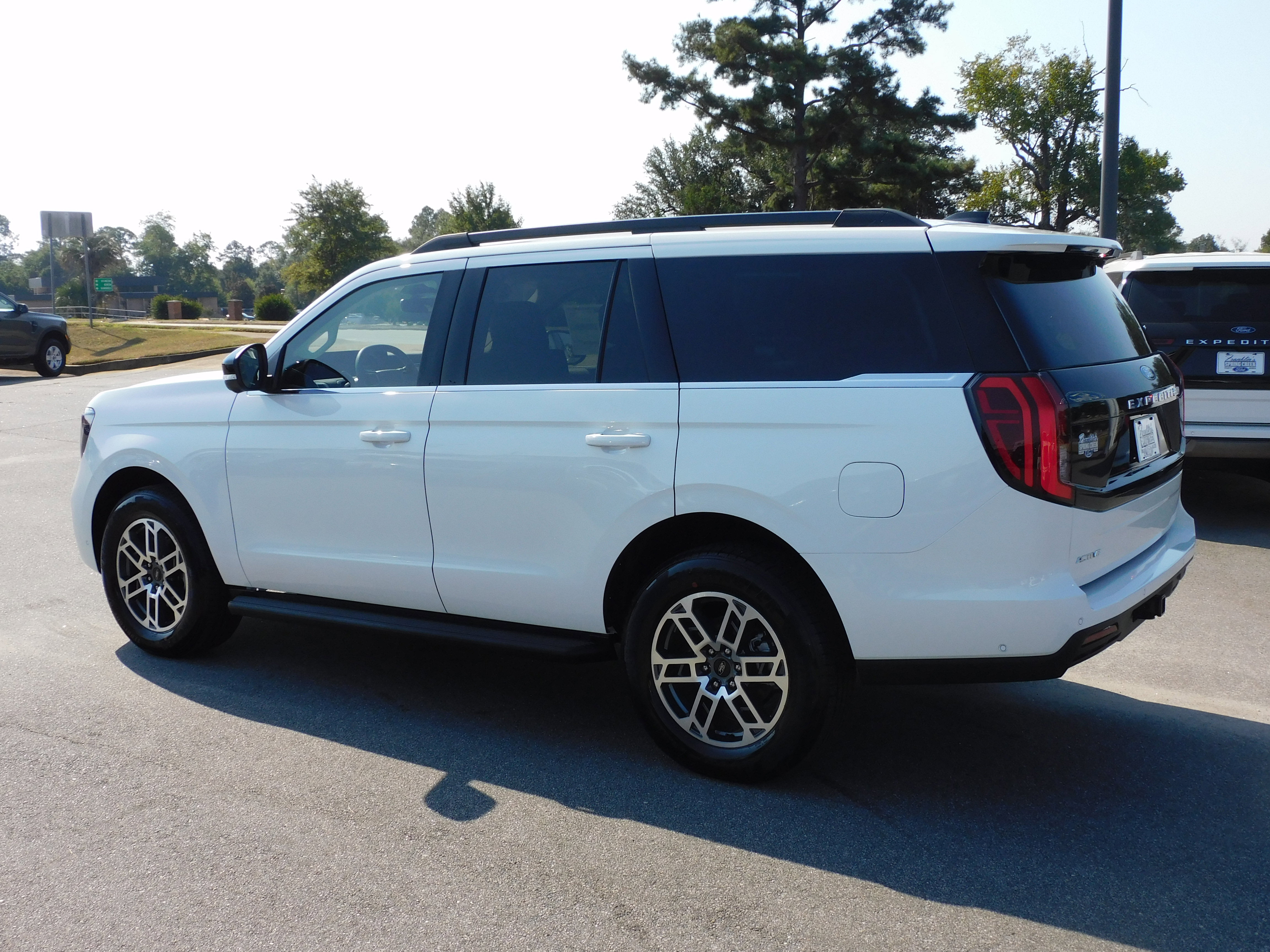 New 2025 Ford Expedition Active image 8