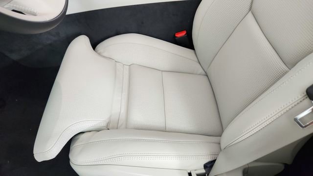 Certified 2025 Volvo XC60 B5 Ultra w/ Protection Package Premier AWD/4WD image 13