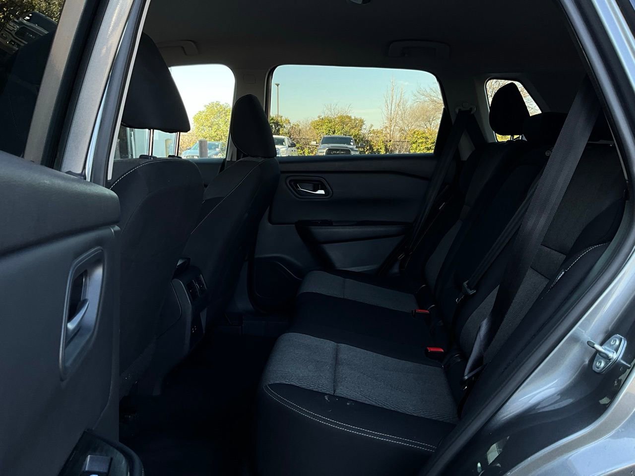 Used 2025 Nissan Rogue SV image 11