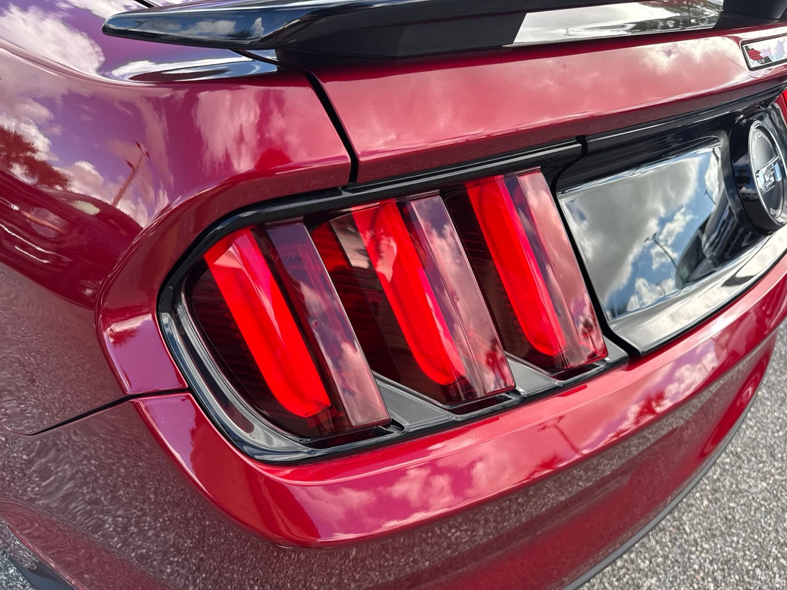 Used 2017 Ford Mustang GT Premium w/ Equipment Group 401A RWD image 10