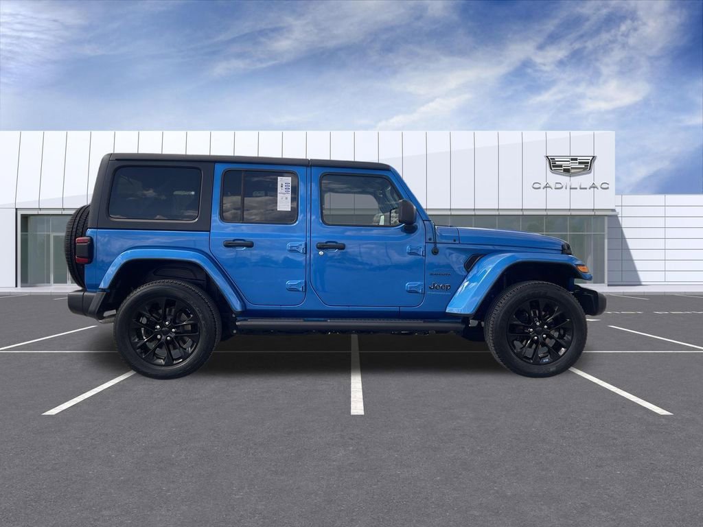 Used 2023 Jeep Wrangler Unlimited Sahara w/ Cold Weather Group AWD/4WD image 9