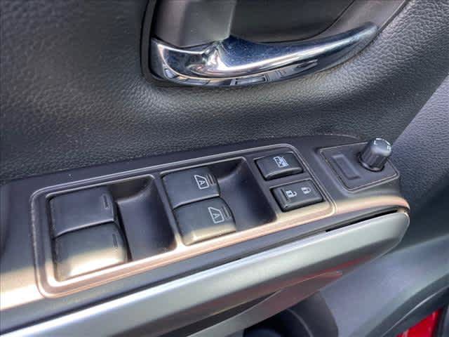 Used 2021 Nissan Titan SV w/ SV Convenience Package RWD image 17