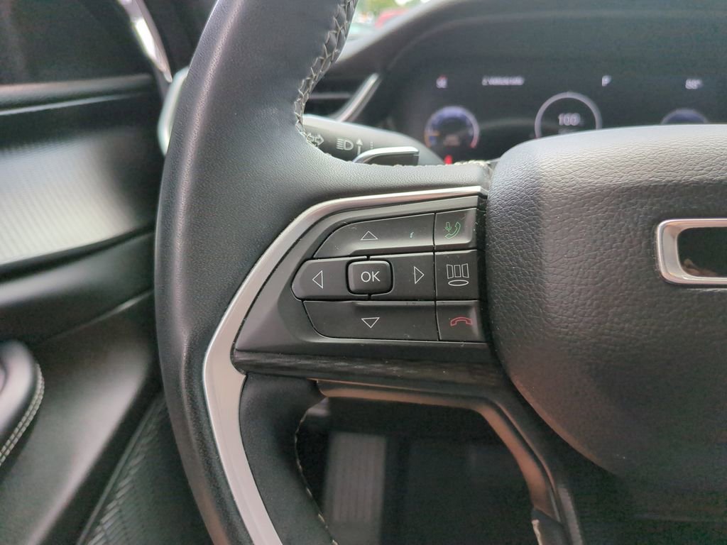 Used 2023 Jeep Grand Cherokee Altitude AWD/4WD image 28