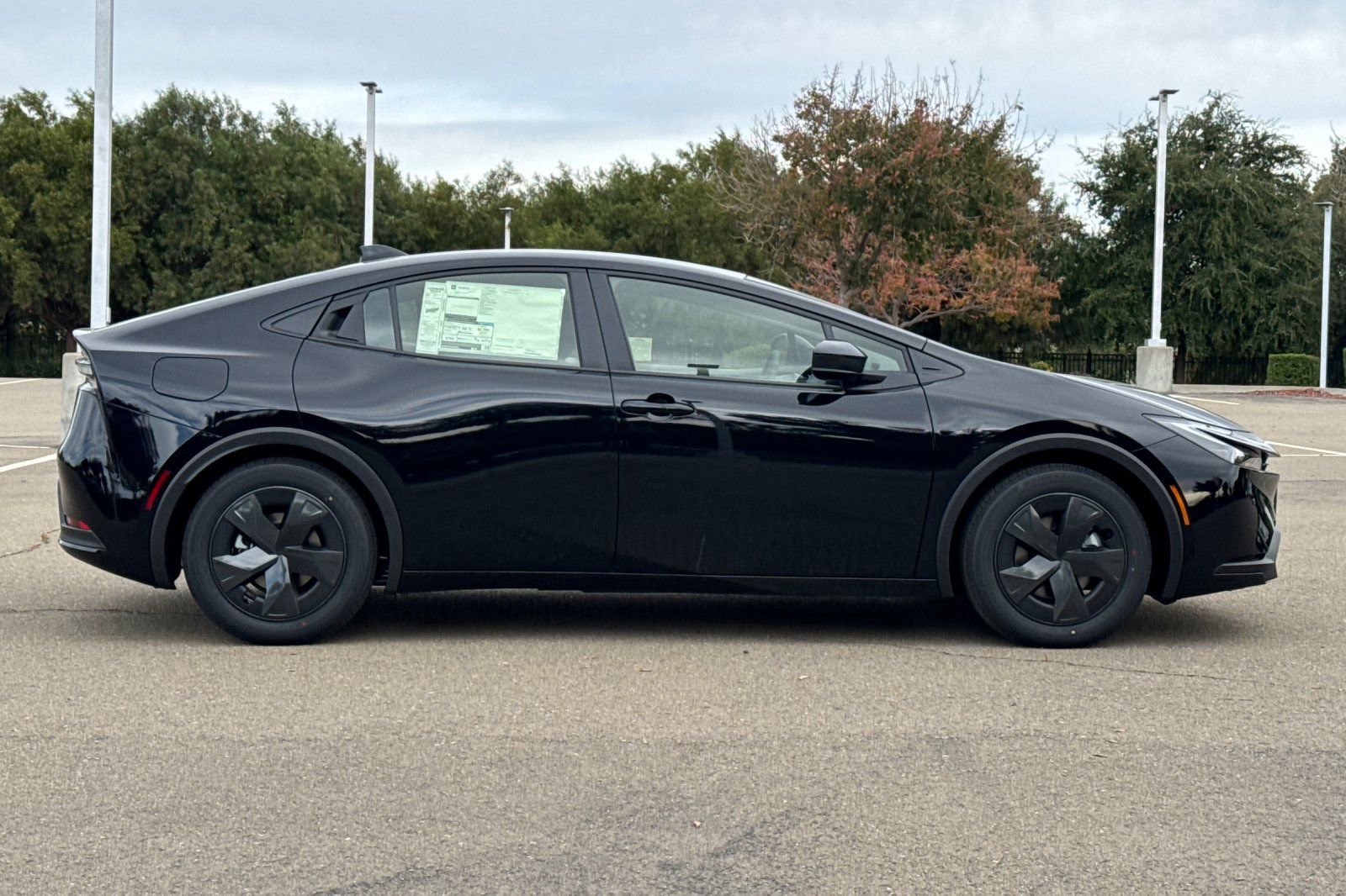 New 2026 Toyota Prius Plug-In Hybrid FWD image 3