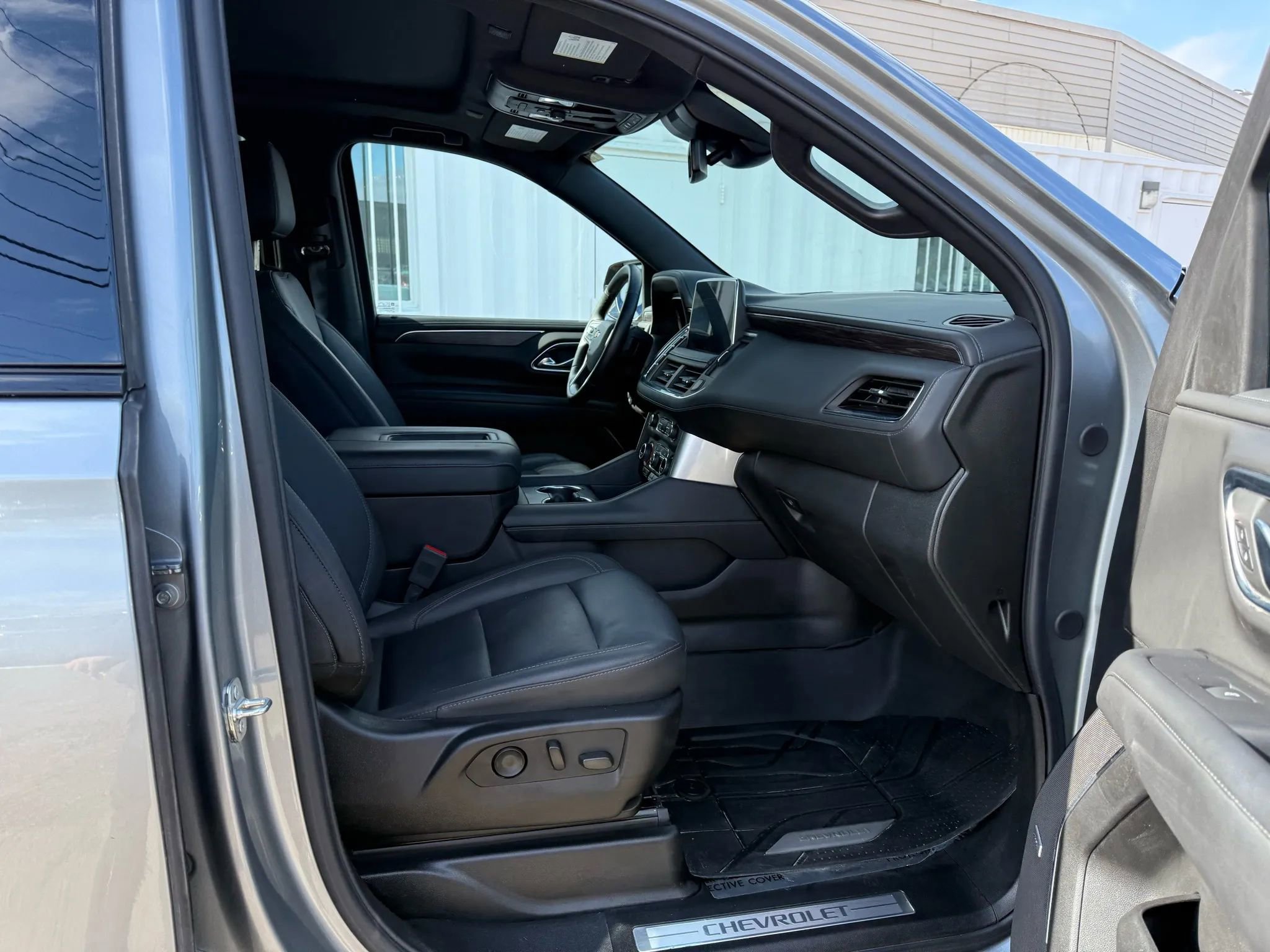 Used 2024 Chevrolet Tahoe Z71 w/ Luxury Package image 27