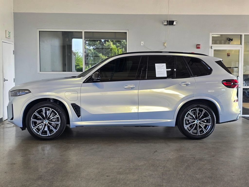 Used 2026 BMW X5 xDrive50e w/ M Sport Package AWD/4WD image 7