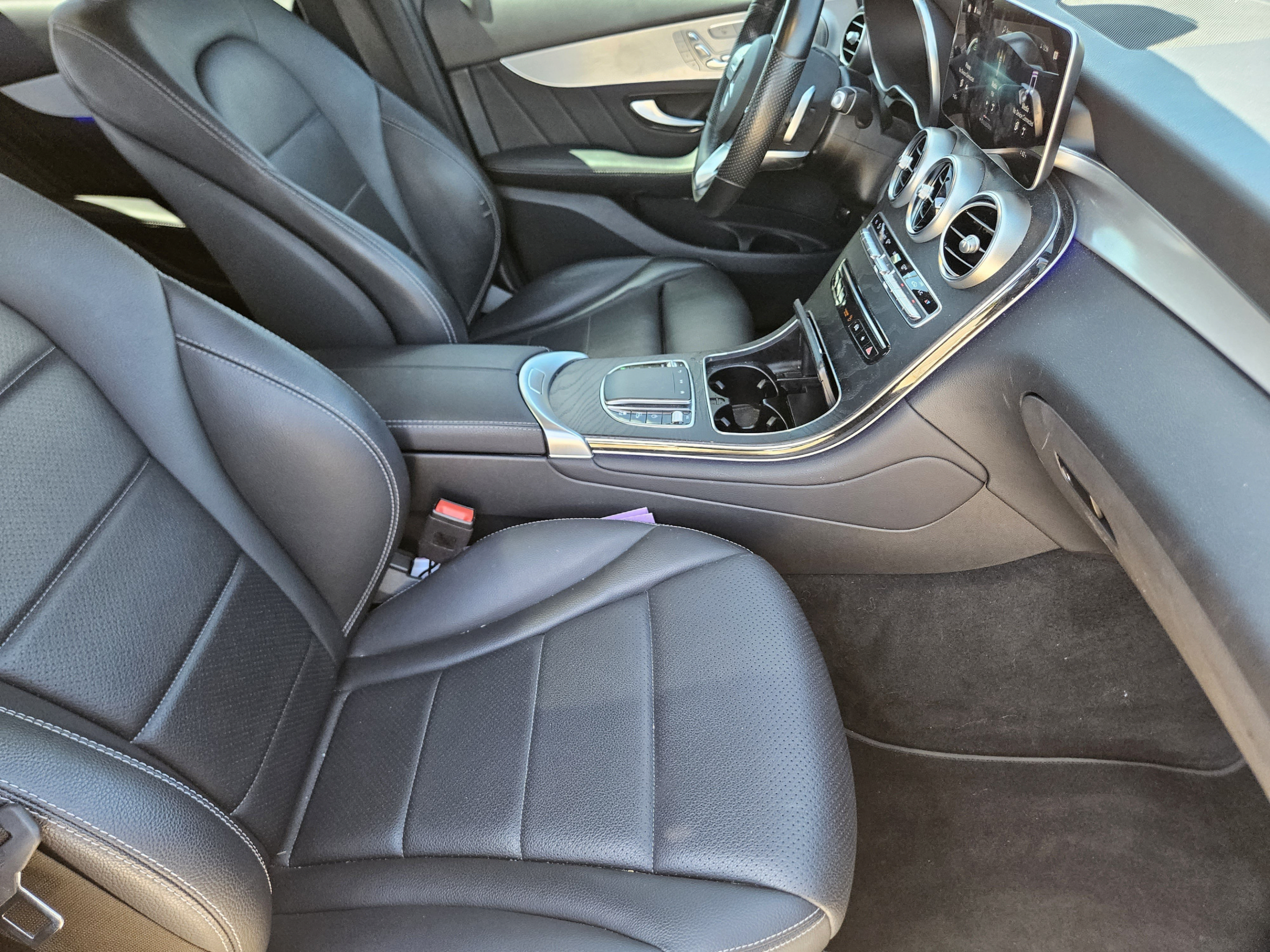 Used 2021 Mercedes-Benz GLC 300 image 6