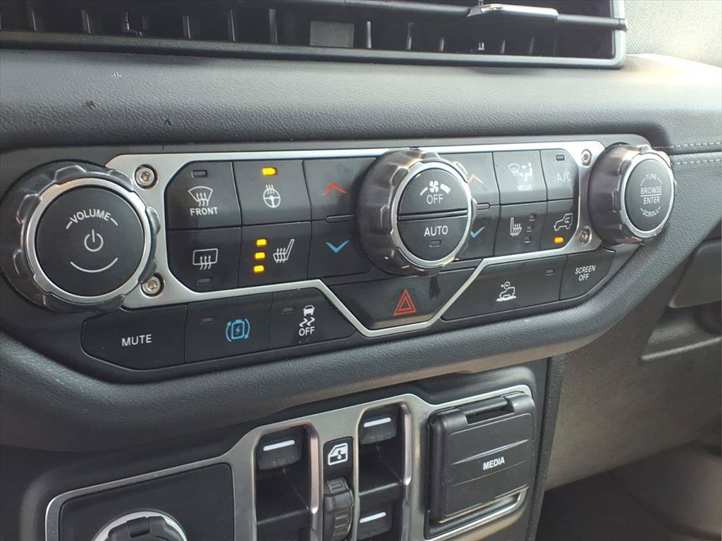 Used 2024 Jeep Wrangler Unlimited Sahara AWD/4WD image 6