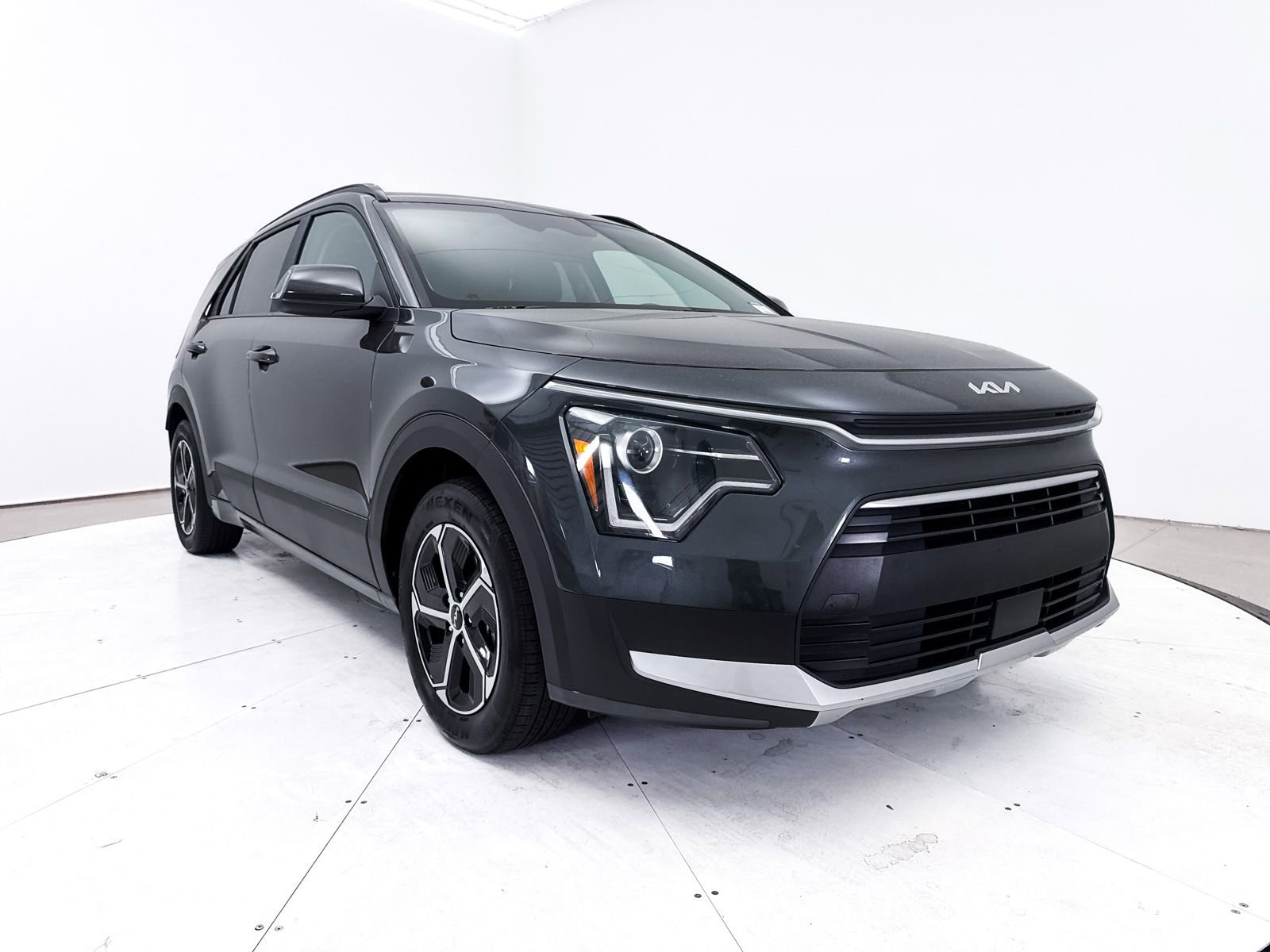 Certified 2025 Kia Niro EX image 12