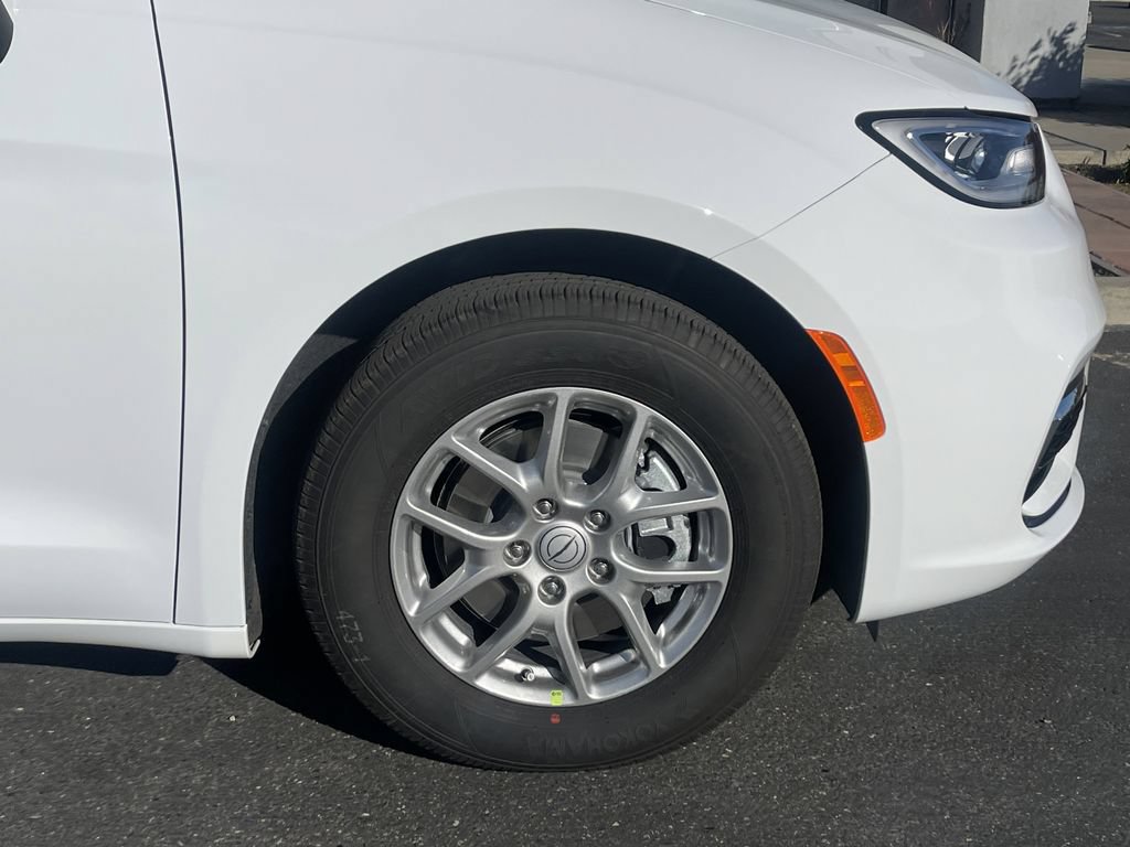 New 2026 Chrysler Pacifica Select FWD image 7