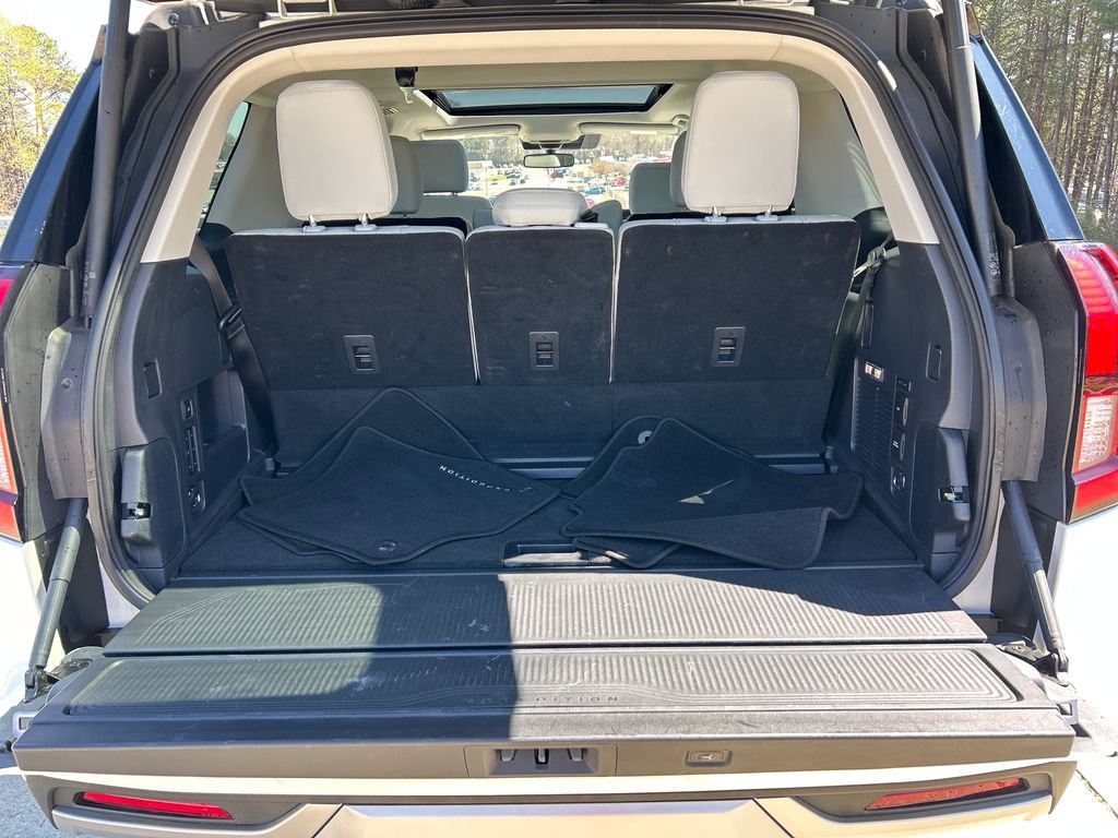 Used 2025 Ford Expedition Platinum image 24