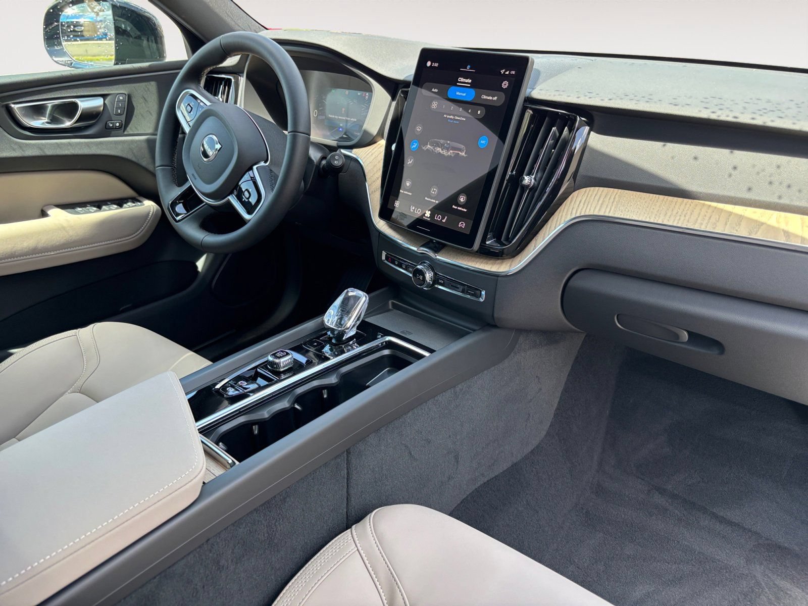 New 2026 Volvo XC60 B5 Core w/ Protection Package Premier AWD/4WD image 10