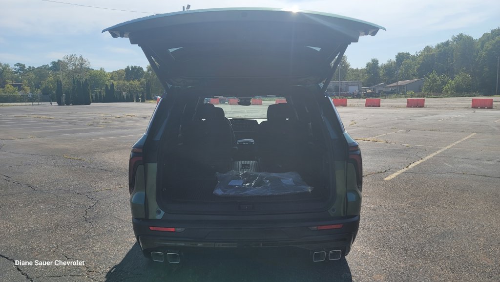 New 2027 Chevrolet Traverse LT w/ Midnight/Sport Edition FWD image 11