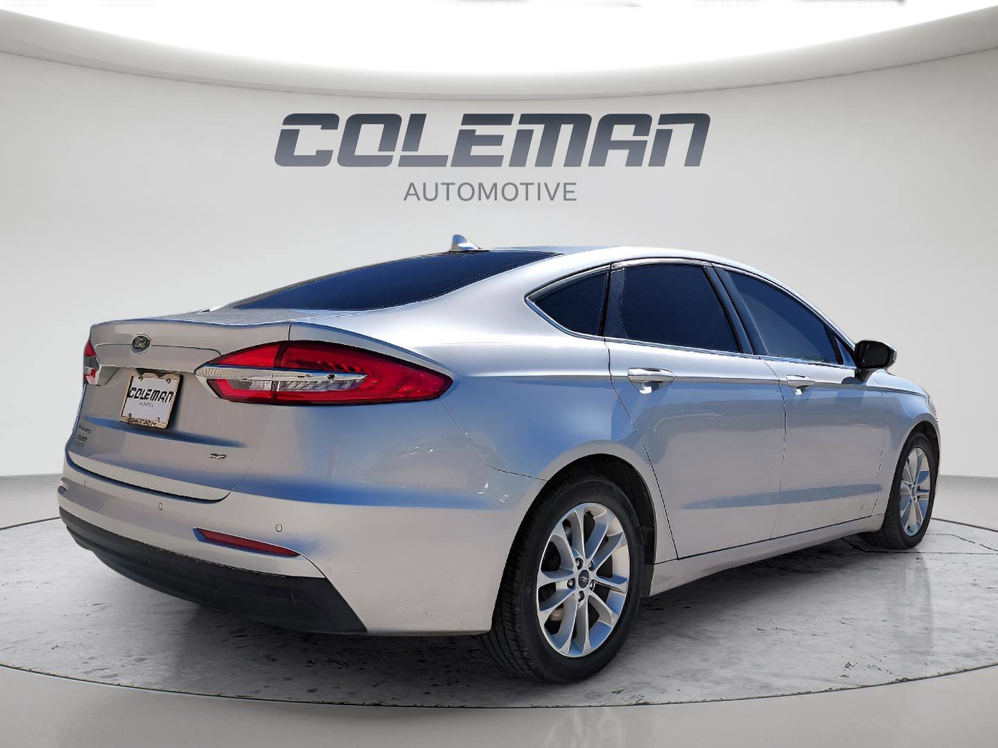 Used 2019 Ford Fusion SE FWD image 4