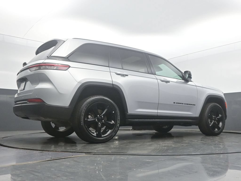 Used 2024 Jeep Grand Cherokee Altitude AWD/4WD image 61