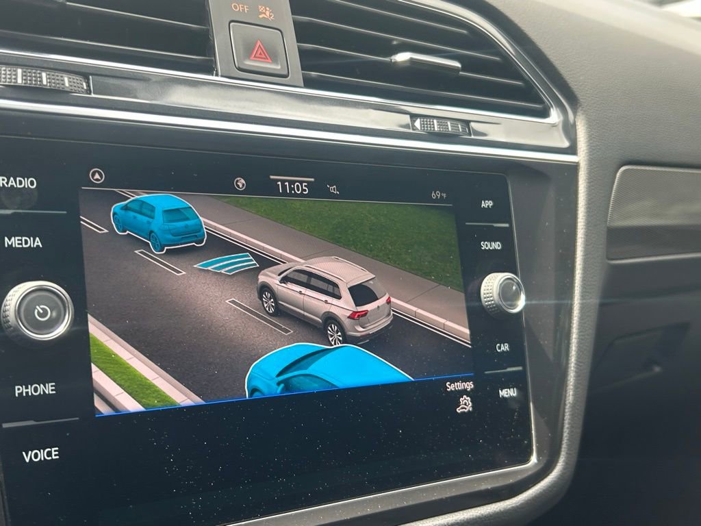 Certified 2022 Volkswagen Tiguan SE R-Line image 17