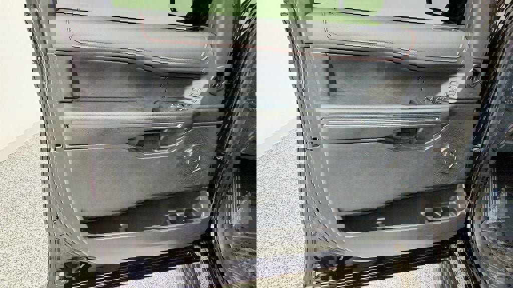 Used 2023 Ford Expedition Limited image 11