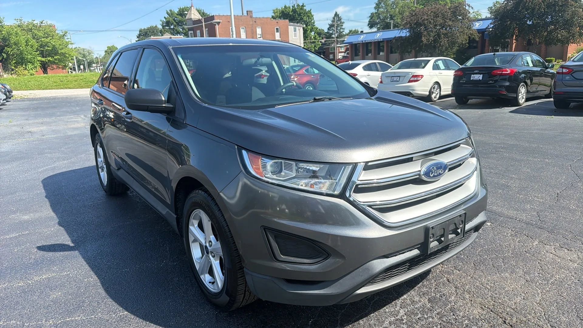 Used 2016 Ford Edge SE FWD image 3